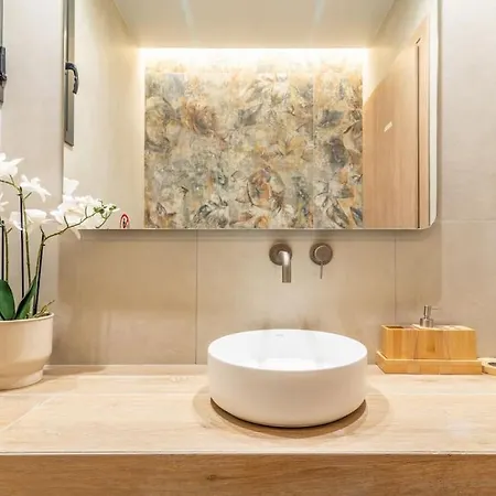 New Stylish Near Downtown